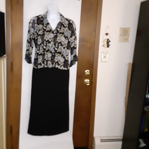 REQUIREMENTS/CHIFFON BLOUSE/SIZE 12 - Picture 2 of 8